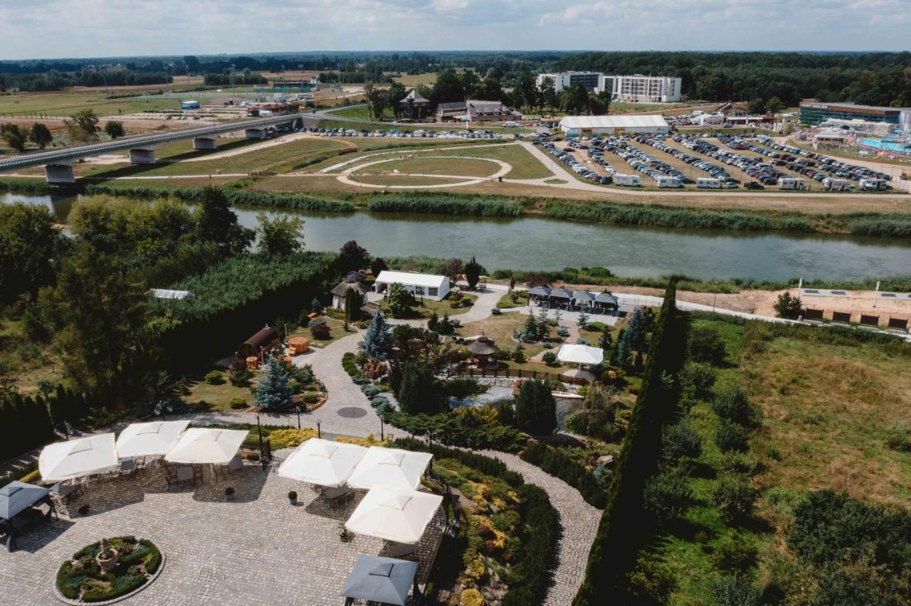 Palac Uniejów Exterior foto