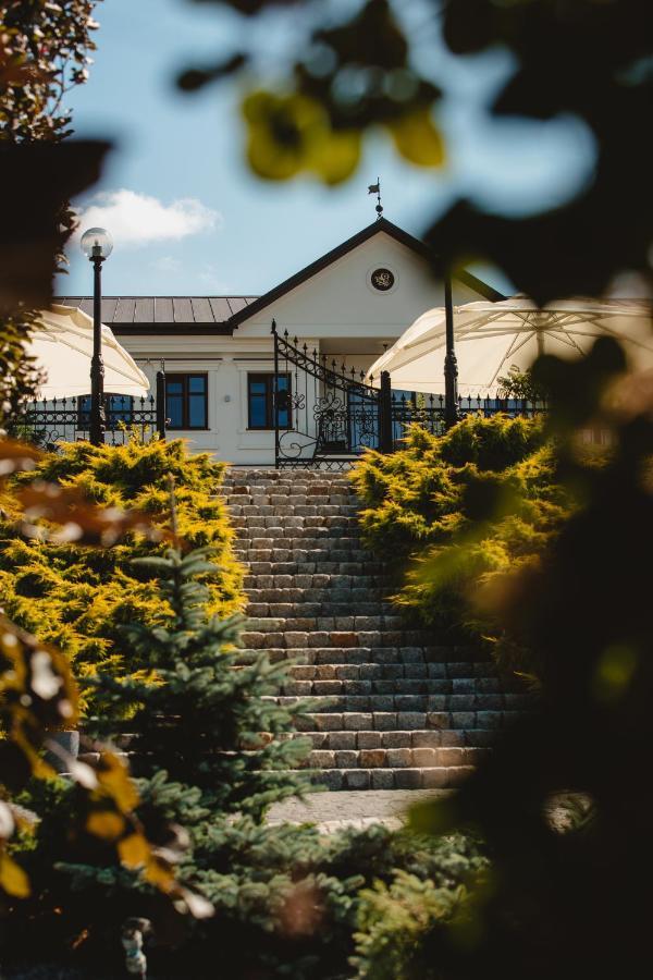 Palac Uniejów Exterior foto